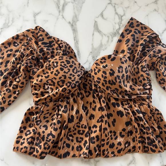 House of Harlow 1960 x REVOLVE Burna Blouse in Leopard - Picture 5 of 6